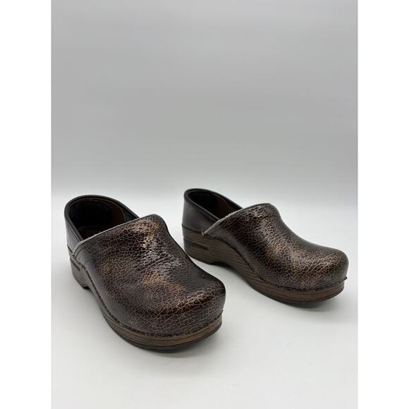 Dansko Professional Clogs Women\'s Size 37 Brown Crackle Leather Slip On Shoes